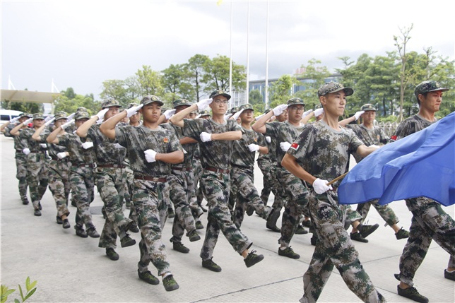 邁科智能舉行2017屆新入職大學生軍訓匯演暨總結(jié)表彰大會